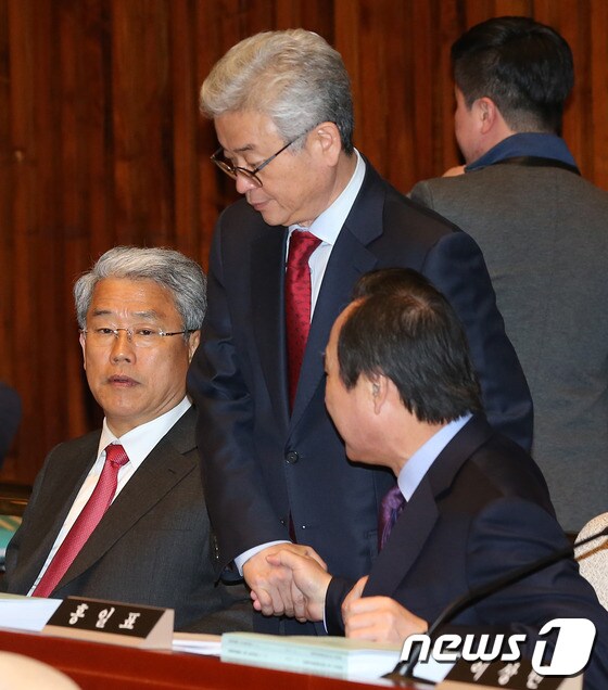 자유한국당·국민의당·바른정당, '대선날 개헌 국민투표' 합의