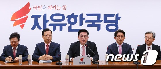 자유한국당, 탄핵 선고일 앞두고 무기한 '비상근무'