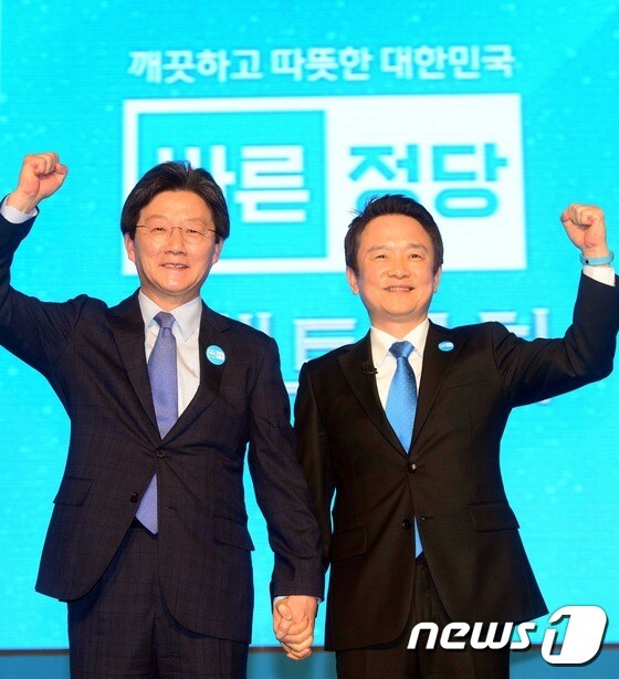 유승민(왼쪽), 남경필 바른정당 대선주자. 2017.3.21/뉴스1 © News1 여주연 기자