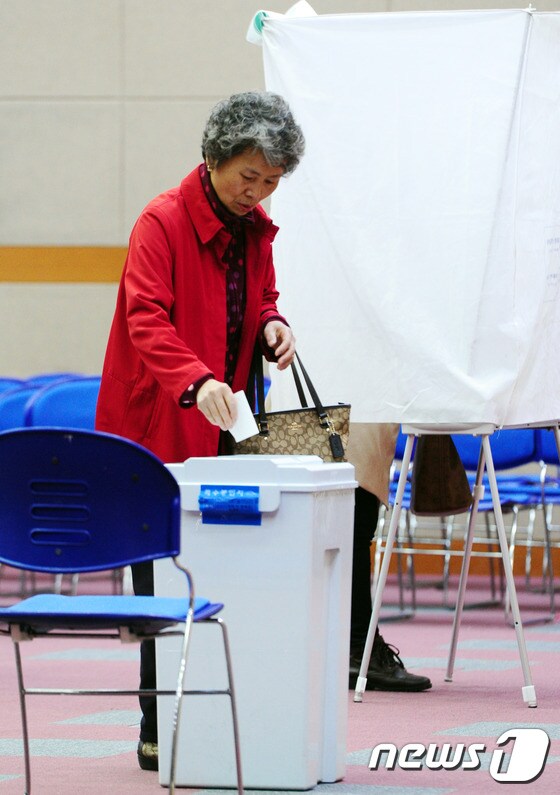 '민주당 대선 경선 투표 시작'