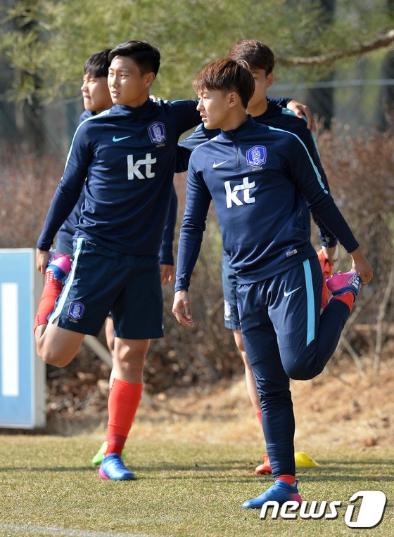 U-20 대한민국 축구대표팀의 백승호(왼쪽)와 이승우. © News1