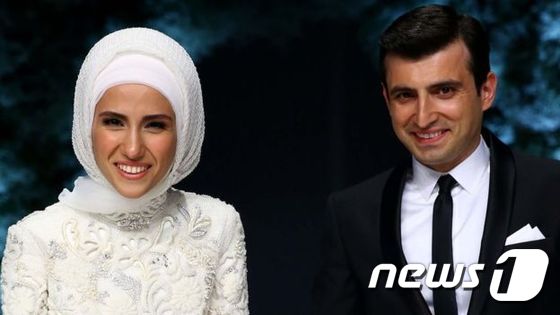 레제프 타이이프 에르도안 터키 대통령 딸 수메이예(왼쪽)와 남편 셀추크 바이락타르. (출처:터키 대통령궁) © News1