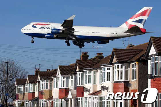 영국항공(BA) 항공기가 비행하는 모습. © AFP=뉴스1