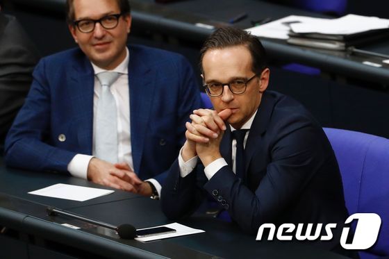 하이코 마스 독일 법무장관(오른쪽). © AFP=뉴스1