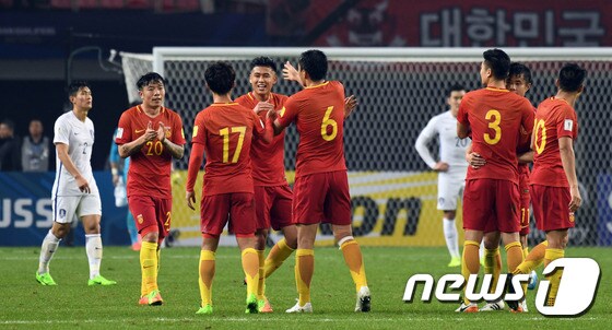 중국 축구대표팀이 안방에서 우즈베키스탄을 1-0으로 제압했다. /뉴스1 DB