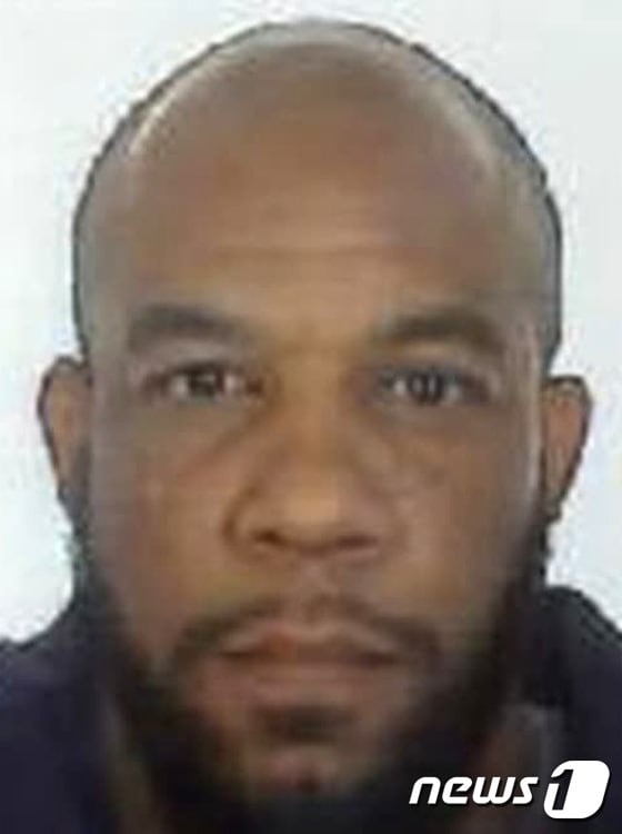 24일(현지시간) 영국 런던경찰청이 공개한 의사당 테러범 칼리드 마수드(52)의 사진. 그는 에이드리언 러셀 아자오, 에이드리언 엘름스 등다양한 이름을 사용해온 것으로 확인됐다. © AFP=뉴스1