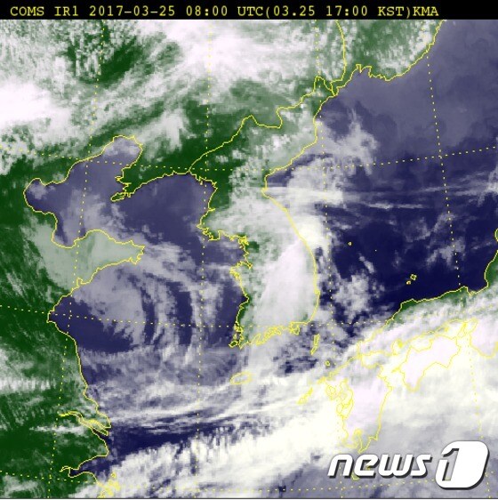 25일 오후 5시 기준 전국 위성 사진. (기상청 홈페이지 캡처) © News1