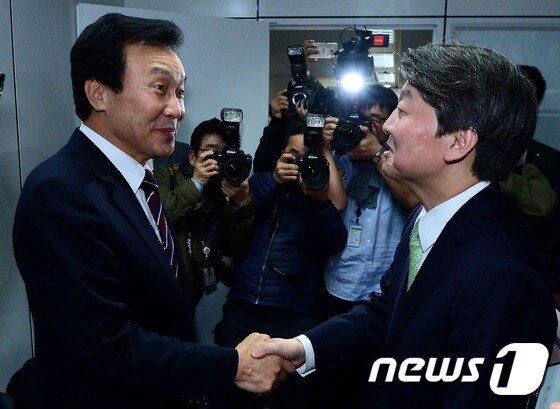 국민의당 대권주자인 손학규 전 대표(왼쪽)와 안철수 전 대표/뉴스1 © News1 박정호 기자