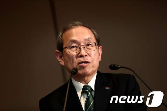  쓰나카와 사토시 도시바 사장이 29일 기자 회견 중이다. © AFP=뉴스1
