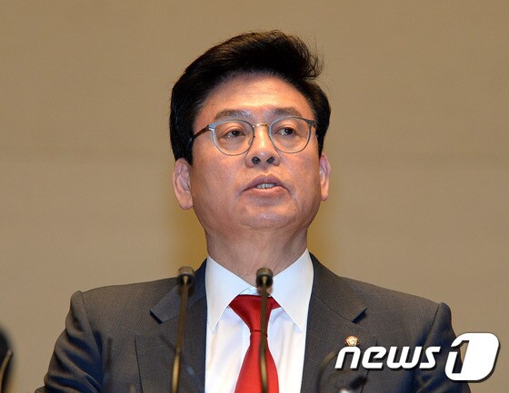 정우택 자유한국당 원내대표/뉴스1 © News1 박세연 기자