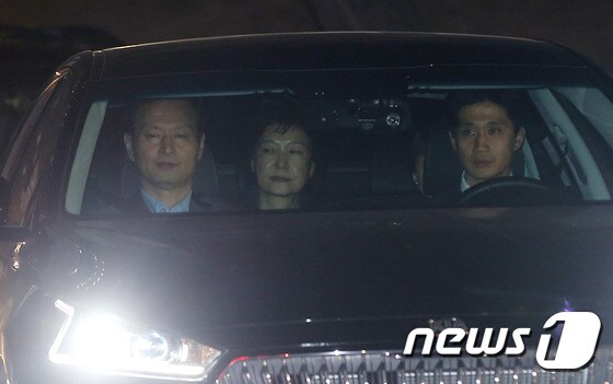 박근혜 전 대통령 '탄핵 21일만에 구치소행'
