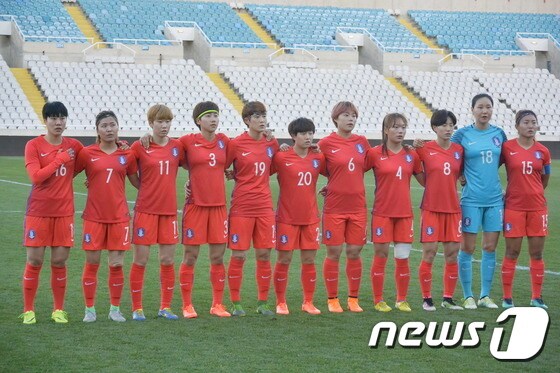 윤덕여 감독이 이끄는 여자축구대표팀(대한축구협회 제공) © News1