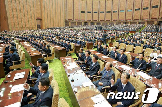 지난 11일 북한 평양 만수대의사당에서 최고인민회의 제14기 5차회의가 열리고 있다.(노동신문) 2017.4.12/뉴스1