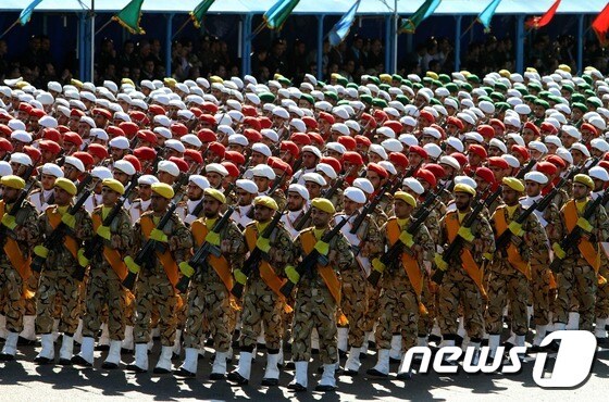 이란 군사퍼레이드. © AFP=뉴스1 