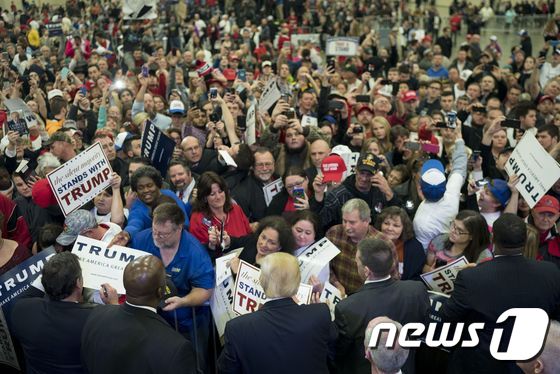 지난해 3월1일 미국 켄터키주 루이빌에서 이뤄진 도널드 트럼프 미국 대통령의 지지유세. © AFP=뉴스1