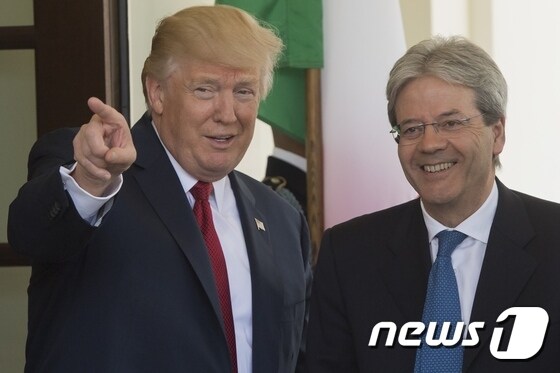 [사진] 활짝 웃는 트럼프와 伊 총리