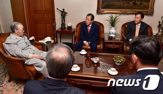 홍준표 자유한국당 대선후보, 김종필 전 총리 자택 방문