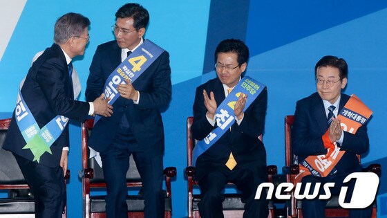 문재인 '4연승으로 대선행'