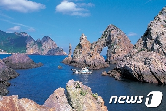국내 대표관광지인 홍도 전경.  © News1