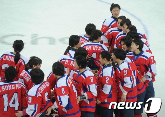 한국과 단일팀을 이루는 북한 여자 아이스하키. /뉴스1 DB© News1 고재교 기자