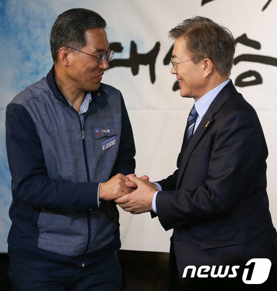 문재인 '한국노총 지지 받아 대선승리!'