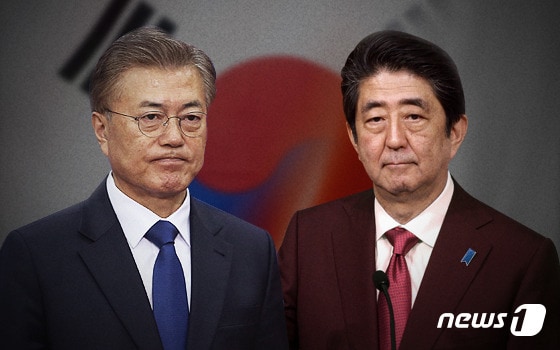 문재인 대통령과 아베 신조 일본 총리. © News1 