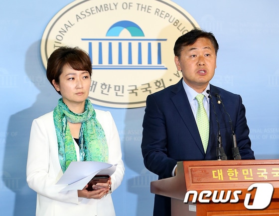 바른미래당 이언주(왼쪽), 김관영 의원. 2017.5.11/뉴스1 © News1 박지혜 기자