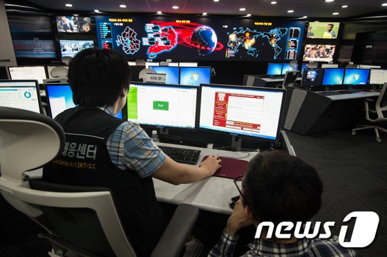 한국인터넷진흥원(KISA) 인터넷침해 대응센터 종합상황실. © News1 유승관 기자
