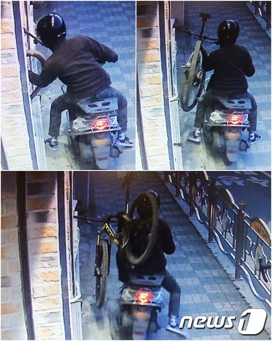 지난달 19일 대구 수성구 파동의 한 자전거 상점 앞에 세워진 1000만원 상당의 고가 자전거를 훔쳐 달아나는 절도범의 모습(독자제공) 2017.5. 19/뉴스1 © News1