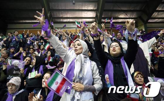 로하니 대통령의 여성 지지자들. © AFP=뉴스1