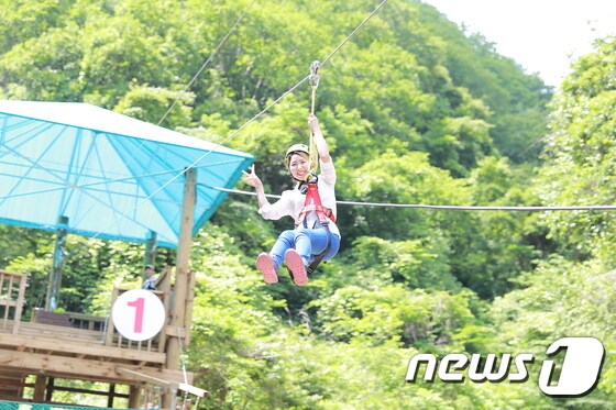 홍천 레포츠파크에서 체험을 즐기는 모습(한국관광공사 제공)/뉴스1 © News1