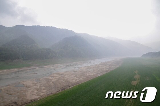 소양강에 내리는 반가운 단비. (뉴스1 DB) © News1