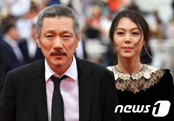 홍상수 감독(왼쪽)과 김민희 © AFP=뉴스1 © News1 