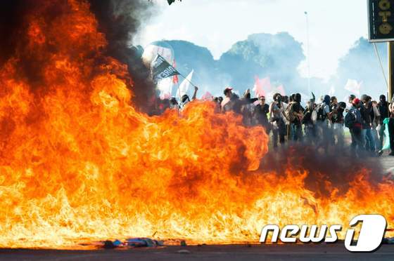 [사진] 전쟁같은 브라질 반정부 시위