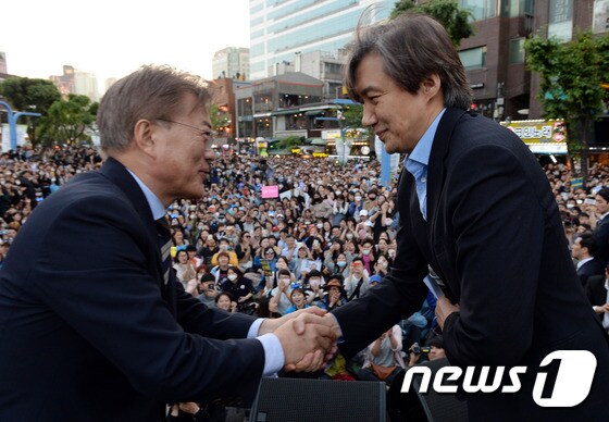 조국 청와대 민정수석(오른쪽). © News1