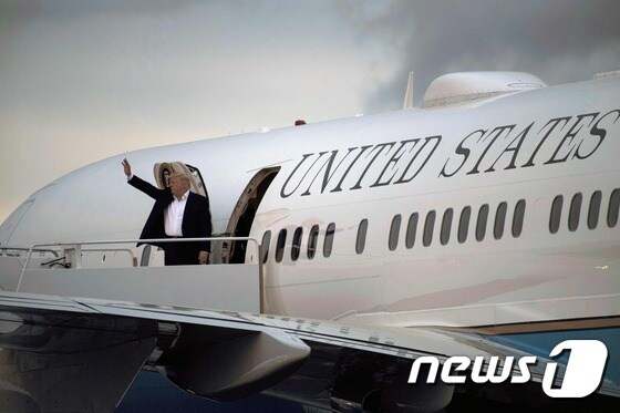 도널드 트럼프 미국 대통령의 전용기 에어포스 원. © AFP=뉴스1