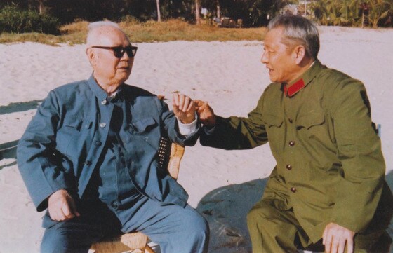 왼쪽이 예젠잉 오른쪽은 시진핑 주석의 아버지 시중쉰 - 구글 갈무리