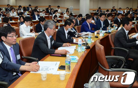 19일 경기도 고양시 일산 사법연수원에서 열린 전국 법관대표회의에서 전국에서 모인 판사들이 굳은 얼굴로 자리하고 있다.  © News1 오대일 기자