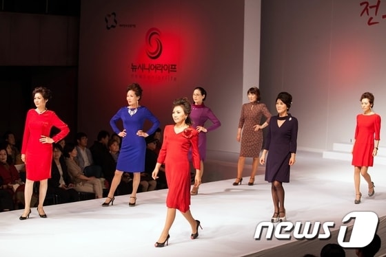 성북구 사회적기업 뉴시니어라이프가 주최 시니어 패션쇼(성북구 제공)© News1