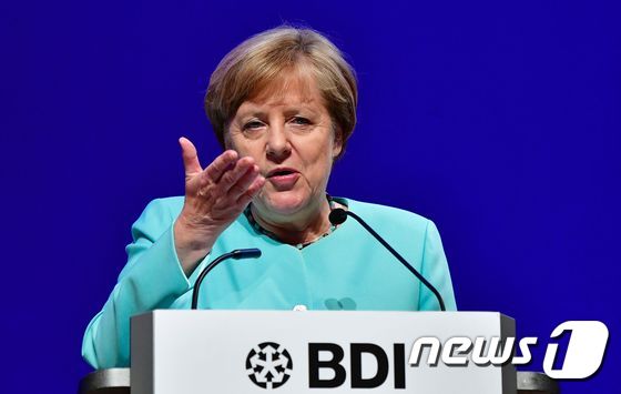 20일 이틀 일정으로 개최된 독일산업연합(BDI) 회의에 앙겔라 메르켈 독일 총리가 연설하고 있다. © AFP=뉴스1