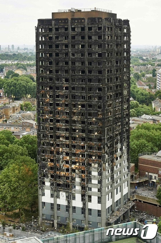 화재가 발생한 런던 그렌펠타워. © AFP=뉴스1