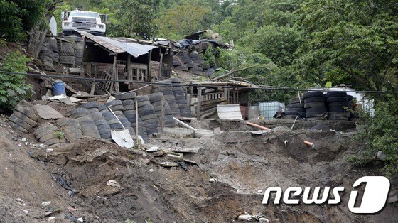 24일 중국 쓰촨성(四川省)에서 산사태가 발생해 100명 이상이 매몰됐다. 사진은 기사 내용과 무관. © AFP=뉴스1