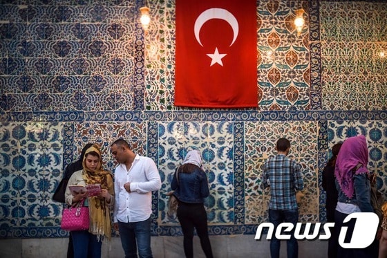 터키는 인구의 99%가 이슬람교를 믿지만 정치와 종교의 분리를 추구하는 세속주의를 이어왔다. © AFP=뉴스1