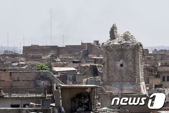 25일(현지시간) 폐허가 된 이라크 모술 서부 올드시티의 모습. © AFP=뉴스1
