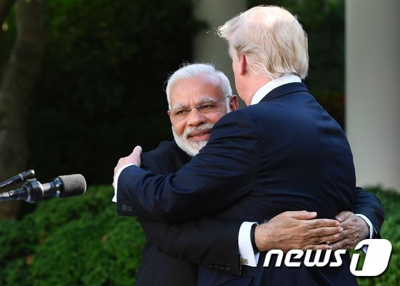 도널드 트럼프 미국 대통령과 나렌드라 모디 인도 총리© AFP=뉴스1