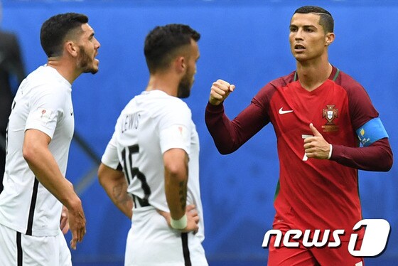 포르투갈이 칠레와 2017 컨페더레이션스컵 준결승을 갖는다. 호날두가 FIFA 메이저대회 타이틀을 품을 수 있을지 관심이 모아진다. © AFP=News1
