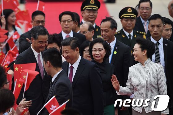 홍콩 반환 20주년을 기념하기위해 29일 홍콩을 방문한 시진핑 중국 주석 부부  © AFP=뉴스1