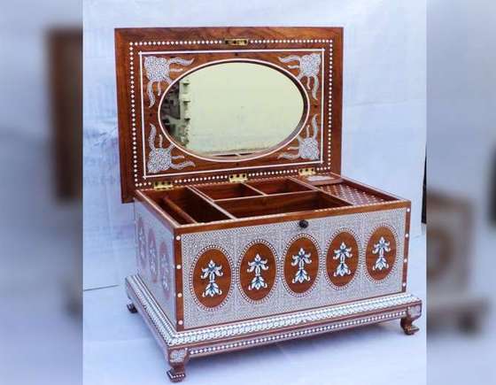 나렌드라 모디 인도 총리가 도널드 트럼프 대통령에 선물한 나무 상자 © 모디 총리 트위터