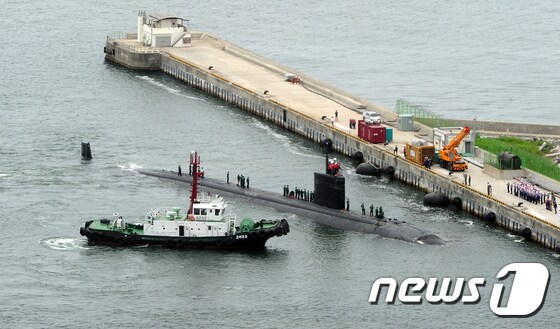 지난 6월  해군작전사령부 부산기지에 미 핵잠수함인 샤이엔함'(SSN 773·6900t급)이 입항하고 있다. /뉴스1 © News1 여주연 기자
