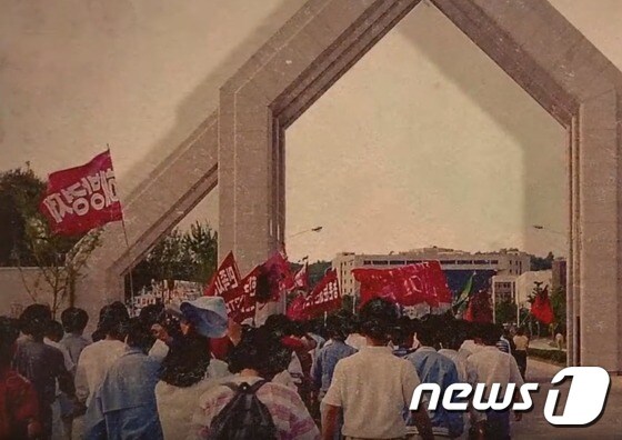 6·10 민주항쟁 당시 충남대 정문 모습 © News1